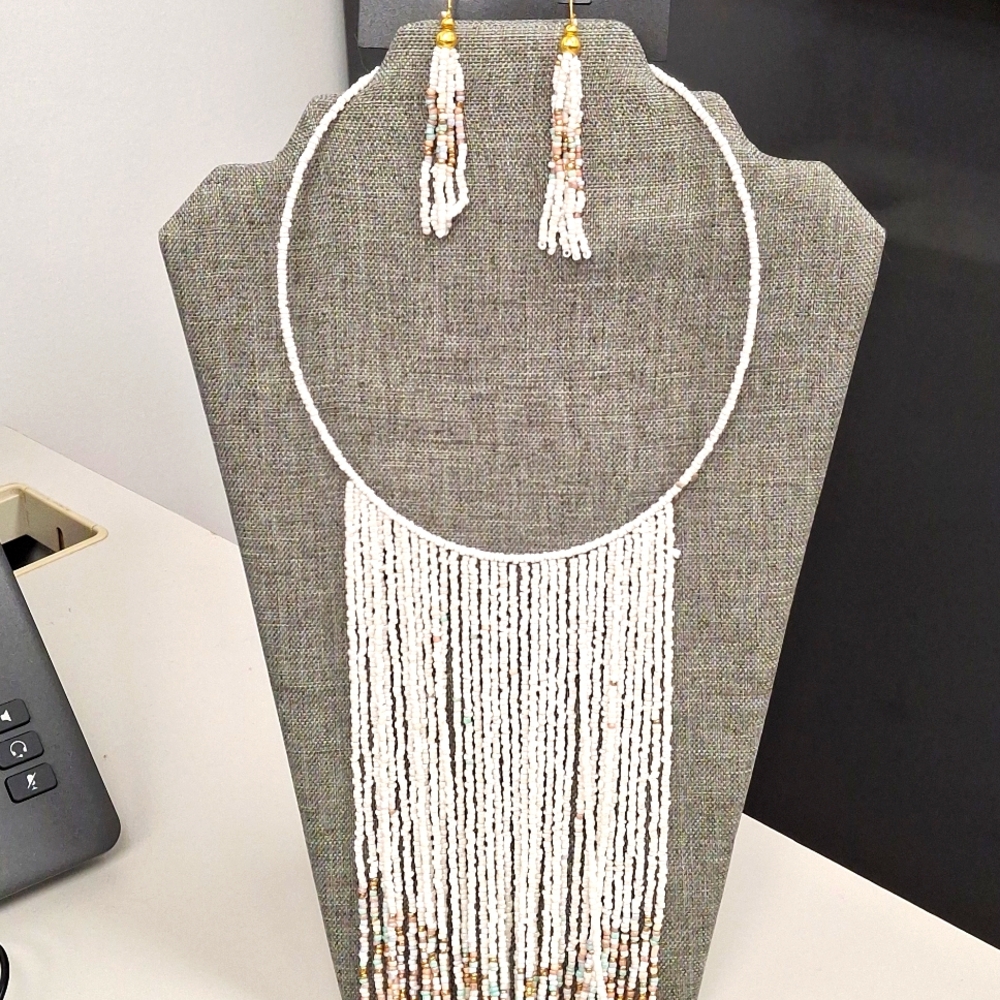 NWT White Multi-Color beaded Necklace Set